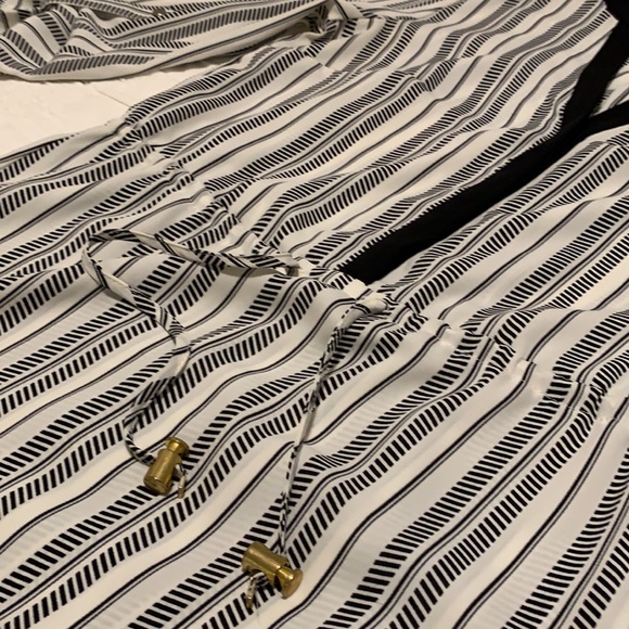 H&M size 4 black & white patterned dress - Picture 4 of 5